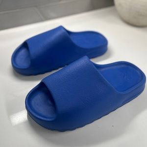 Yeezy slide Azure Size 11